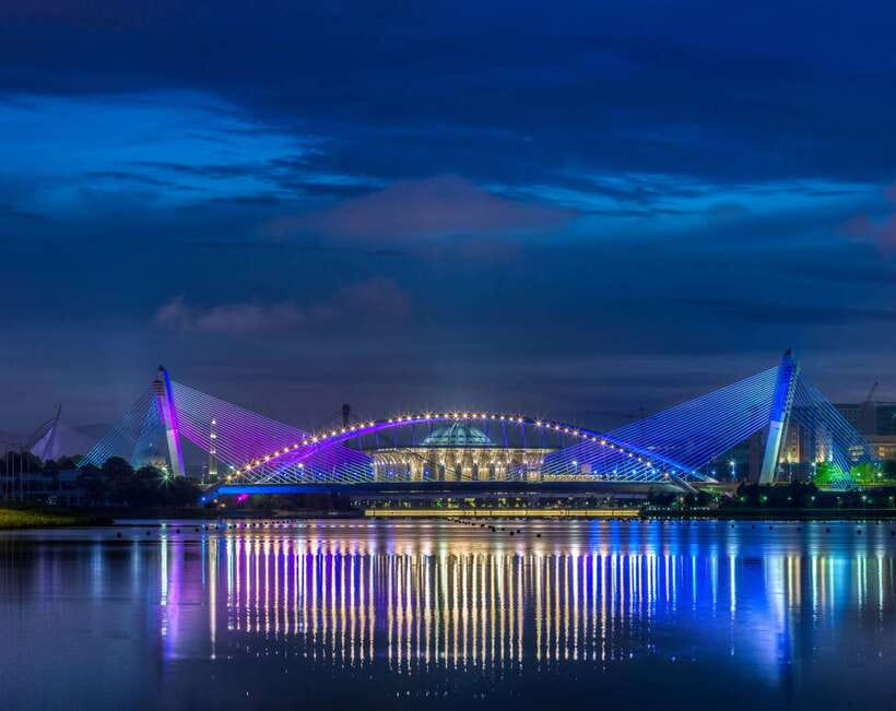 Kuala Lumpur: Putrajaya City Tour with Lake Cruise - Perdana Putra: Malaysia’s White House, seen the smart way