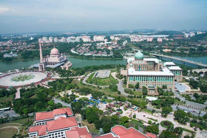Kuala Lumpur: Putrajaya City Tour with Lake Cruise - Warisan Agriculture Heritage Park: rubber tapping and the working museum feel