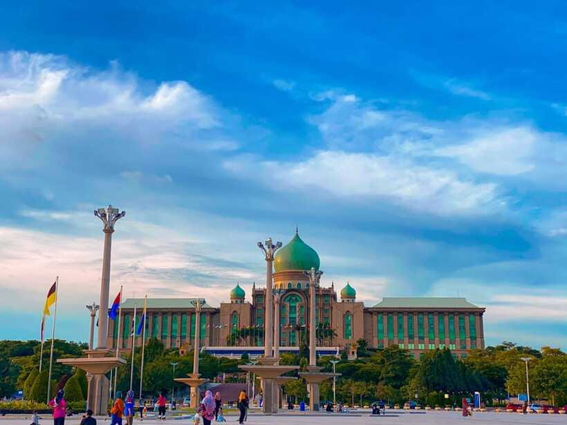 Kuala Lumpur: Putrajaya Tour Half Day Tour [Shared/Private] - Putra Mosque, the Pink Mosque: What to Expect at the Rose-Tone Icon