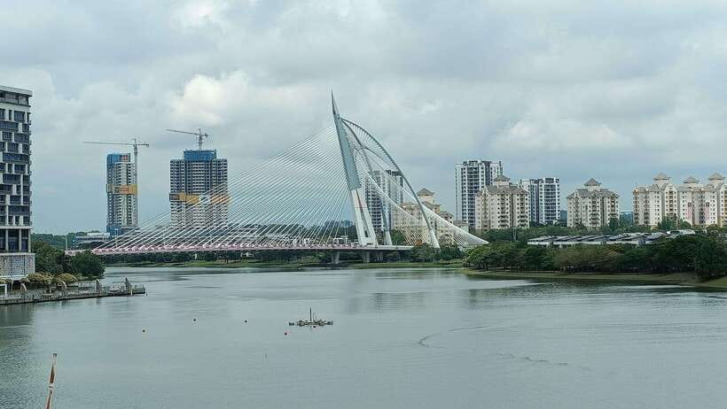 Kuala Lumpur: Putrajaya Tour with Hotel Pickup - From Kuala Lumpur To Putrajaya, Getting There Comfortably