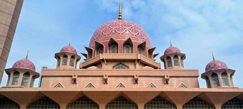 Kuala Lumpur: Putrajaya Tour with Traditional Boat Cruise - Why Putrajaya feels like another side of Kuala Lumpur