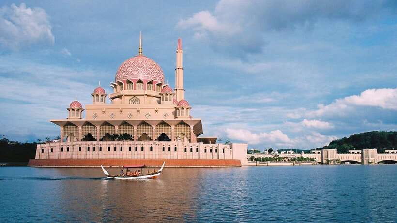 Kuala Lumpur: Putrajaya Tour with Traditional Boat Cruise - Pickup, meeting point, and how to prevent day-of headaches