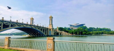 Putrajaya Tour with Traditional Boat Cruise
