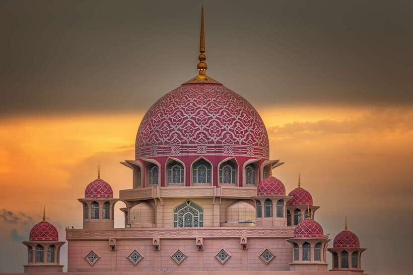 Kuala Lumpur: Putrajaya Tour with Traditional Boat Cruise - Convention Centre hill viewpoint: a bird’s-eye feel without hiking