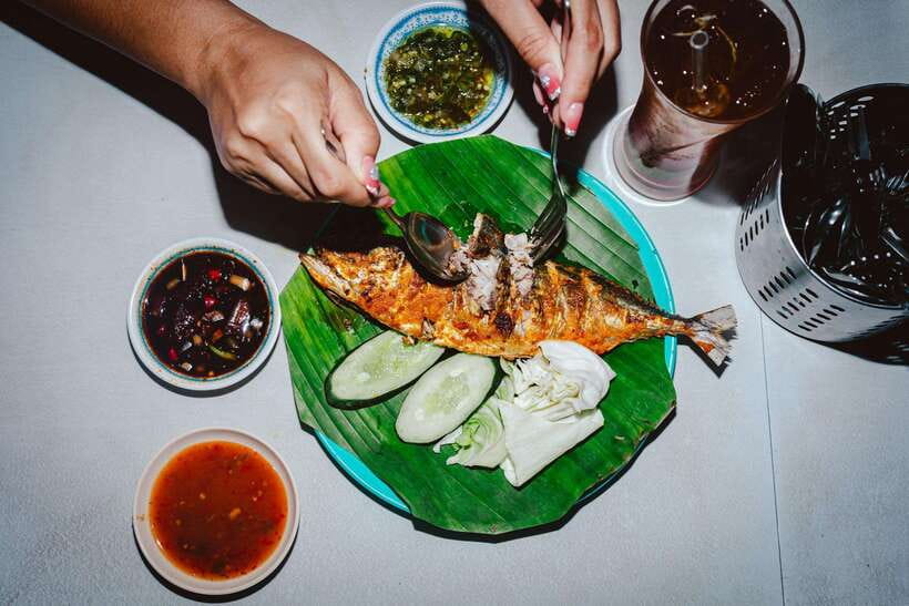 Kuala Lumpur: Sambal Street Food Tour with 15+ Tastings - Kampung Baru and Chow Kit stops, the neighborhoods behind the flavors