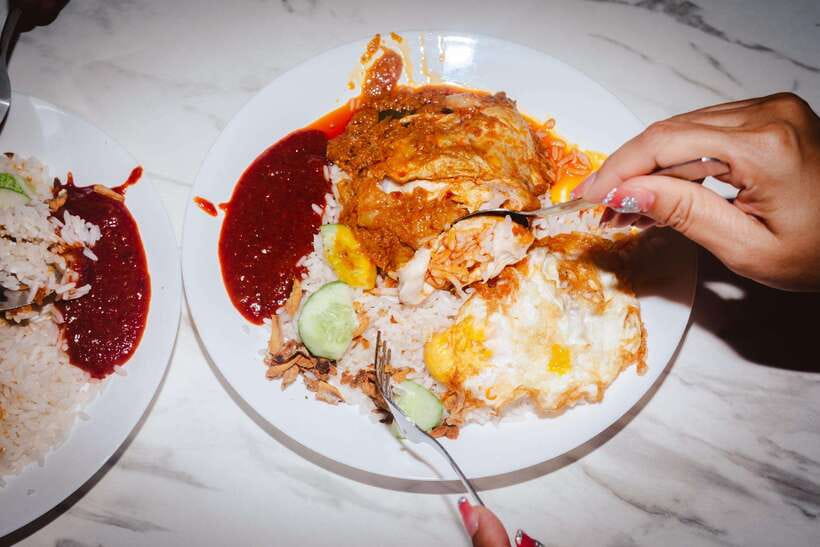 Kuala Lumpur: Sambal Street Food Tour with 15+ Tastings - Classic Malaysian tastings you should expect to see