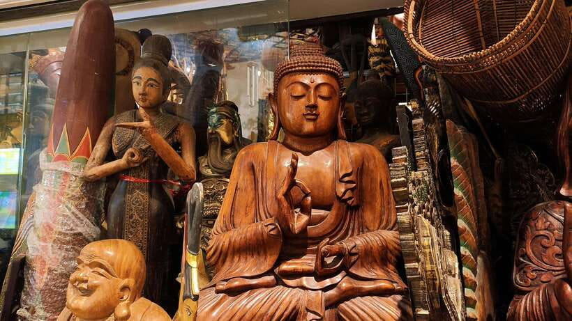 Kuala Lumpur: Sightseeing, Markets, and Food Night Tour - River of Life Near Masjid Jamek: A Photo Stop With Real Atmosphere