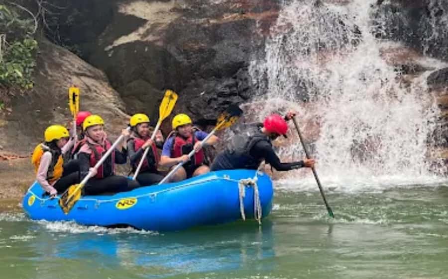 Kuala Lumpur: Taman Negara National Park Teras Waterfall - Teresek Hill trek and Teras Waterfall: where effort meets payoff