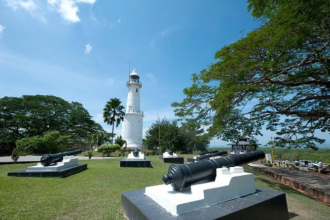 Kuala Selangor Tour from Kuala Lumpur with Fireflies Boat Ride and Seafood Dinner - Bukit Melawati and Kota Melawati: Fort Ruins, Royal Mausoleum, and the 100 Stairs