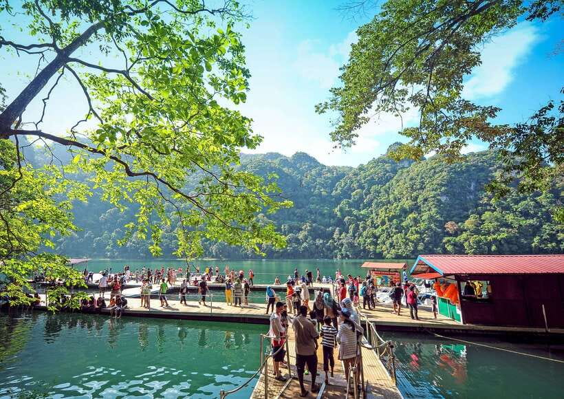 Langkawi: Mangrove Kilim UNESCO Geopark & Cave Tour - Floating fish farms and hand-feeding rays in a cliff-walled cove