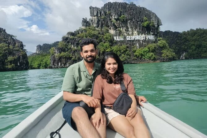 Langkawi Sightseeing Tour Including Cable Car And Sky Bridge - Eagle Square First Stop: The Kuah Eagle Photo-Op
