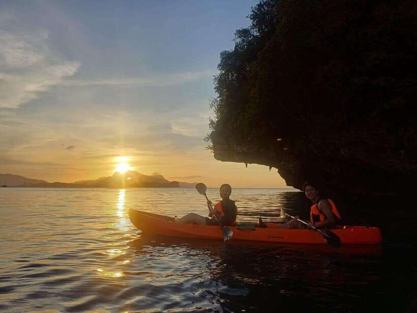 Langkawi: Sunset Kayaking Tour - Sunset magic hour: how the sky changes over Langkawi waters