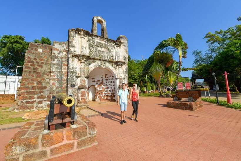 Malacca & Putrajaya Tour - Jonker Street, where you can slow down for browsing and snacks