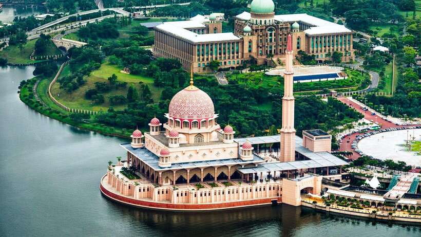Malacca & Putrajaya Tour - The Putra Mosque pink dome moment, plus what to do if you want photos fast