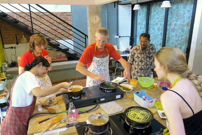 Market Visit & Private Hands-on Cooking Class at Daun Senja - How the morning flows, from Taman Suntex to the kitchen