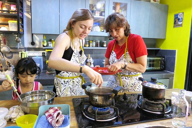 Market Visit & Private Hands-on Cooking Class at Daun Senja - Getting there from central KL: keep it simple
