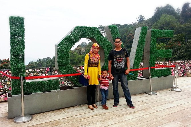 Penang City & Temple Tour With Penang Hill(Fast Lane) - Guides, Pace, and What Can Change When Crowds Roll In