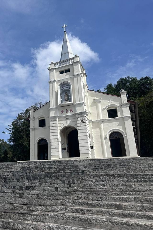 Penang: Fascinating 5-Hour Private Local Tour - Penang Hill: views, temple visits, and the ticket timing issue
