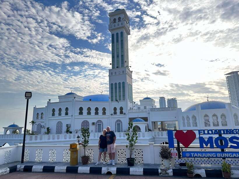 Penang: Fascinating 5-Hour Private Local Tour - George Town plus Wat Chayamangkalaram Temple: mixing street energy with quiet place time