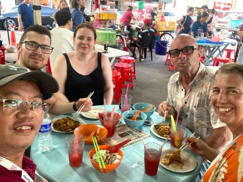 Penang: Georgetown Foodie Walking Tour with a Cocktail - Meeting in Front of the Mosque and Getting Your Bearings