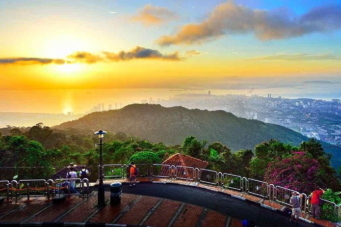 Penang Nature Escape: Penang Hill, Botanical Gardens & Ferringhi - Transportation comfort, why the air-conditioned car matters