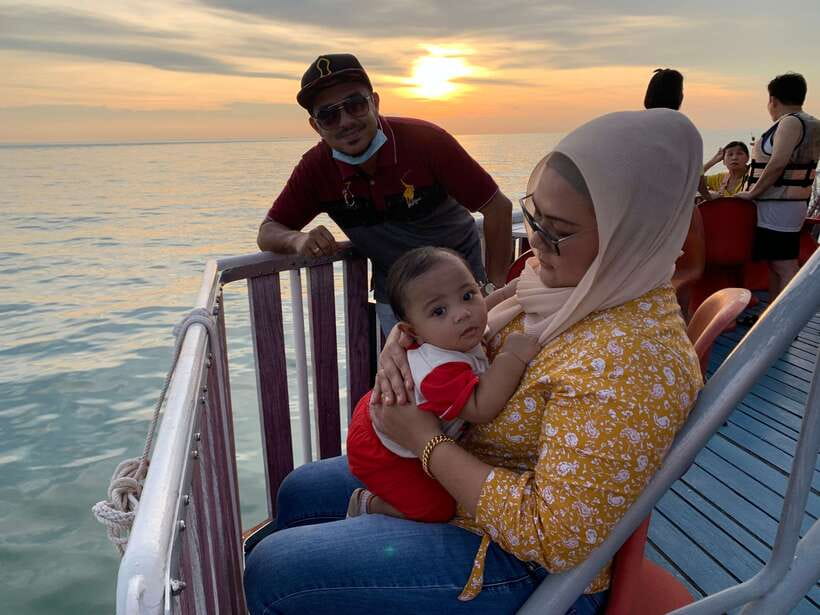 Port Dickson: Breathtaking Dickson Dragon Sunset Cruise - Sunset photo timing: how to catch the short window