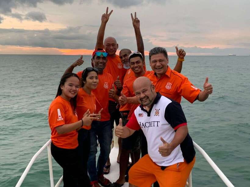 Port Dickson: Dragon Sunset Cruise with Salt Water Jacuzzi - The cruise clock: 5:45 pm meet, 6:00 pm depart, sunset by the way back