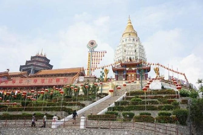 Private Half-Day Penang Hill and Kek Lok Si Temple Tour - Kek Lok Si Temple: Kuan Yin, the pagoda, and easy ways to read the scene