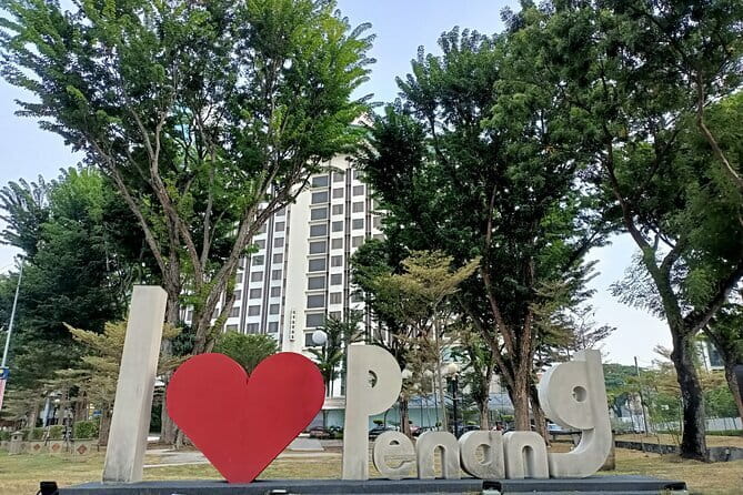 Private Half-Day Penang Hill and Kek Lok Si Temple Tour - Should you book this Private Half-Day Penang Hill and Kek Lok Si tour?