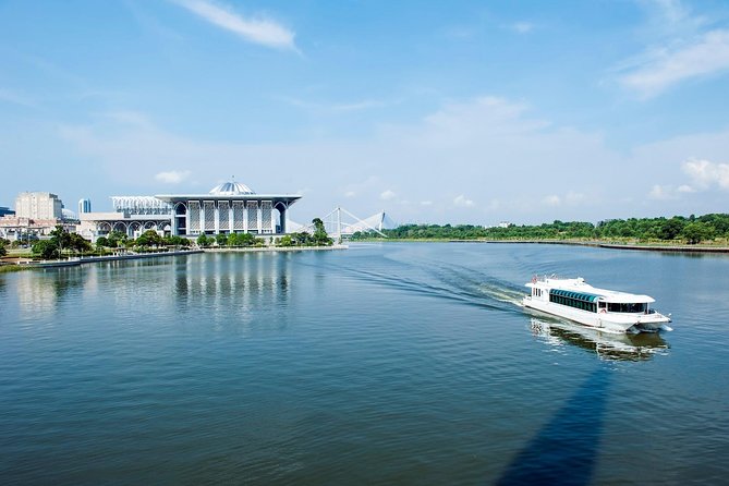 Private Half-Day Putrajaya Tour with Lake Cruise from Kuala Lumpur - Perdana Putra, the White House of Malaysia area