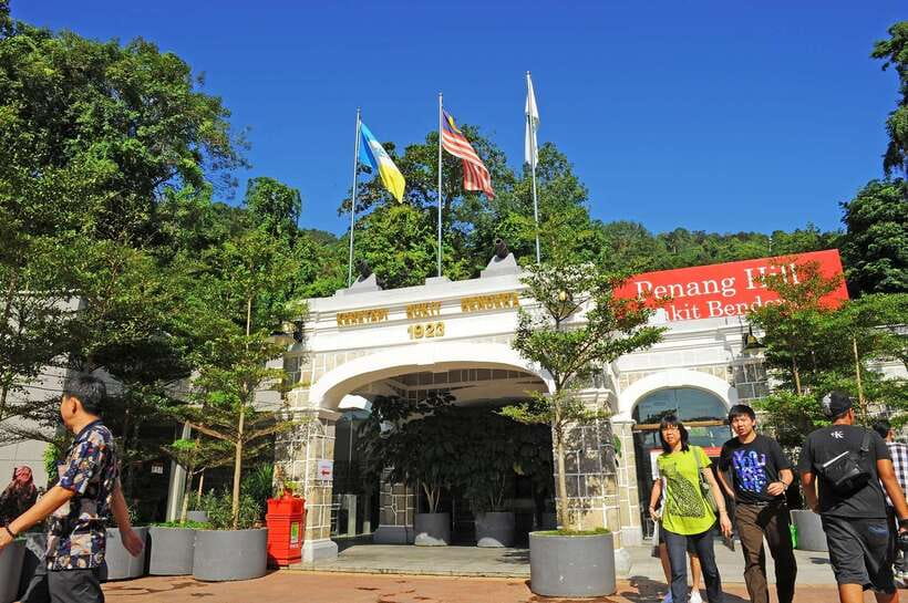 Private Penang City Tour with Kek Lok Si Temple - Inside Kek Lok Si: Pagoda of Ten Thousand Buddhas and the 30.2m Guan Yin
