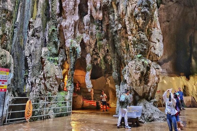 Private Tour Kuala Lumpur with Petronas Twin Towers Observation Deck & Batu Cave - Key highlights at a glance