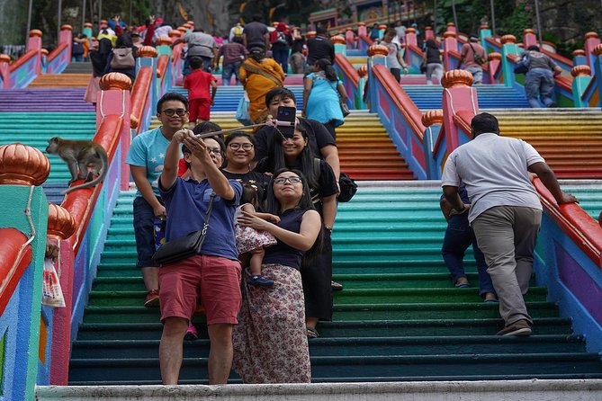Private Tour Kuala Lumpur with Petronas Twin Towers Observation Deck & Batu Cave - A private Kuala Lumpur circuit built around the big sights