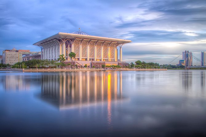 Putrajaya City Tour with Batu Caves & Sight Seeing Cruise - Putra Mosque: pink domes, visitor rules, and what photos look like in daylight