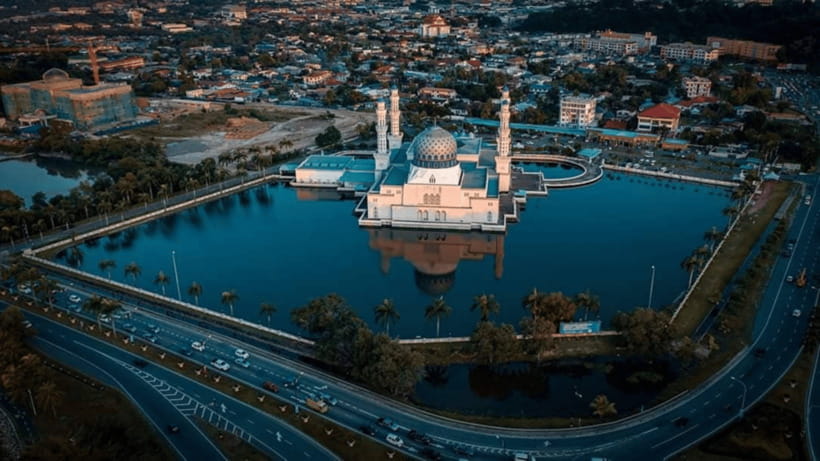 Sabah : Kota Kinabalu City Tour - Masjid Bandaraya Kota Kinabalu (the floating-mosque moment) and respectful sightseeing