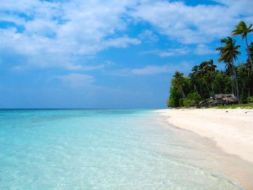 Semporna: Explore 3 Islands Tour Snorkel or Dive & Lunch - Pulau Pandanan: final reef time and a conservation entry fee
