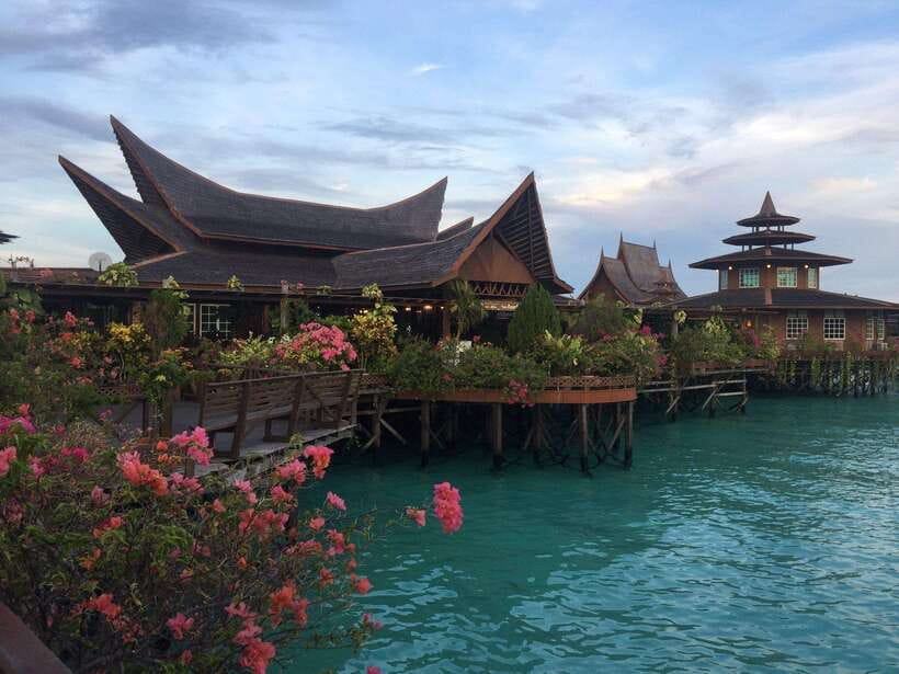 Semporna: Mabul and Kapalai Trip in Snorkel or Dive & Lunch - From Semporna Jetty to Mabul, your day starts fast