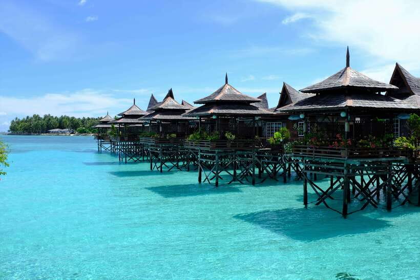 Semporna: Mabul and Kapalai Trip in Snorkel or Dive & Lunch - Lunch box break at Mabul, simple fuel during a busy reef day