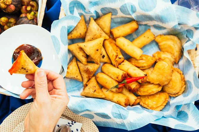 The 10 Tastings of Kuala Lumpur With Locals: Private Street Food Tour - Meeting near Central Market, then Petaling Street food and shopping energy