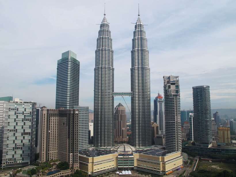 The Great Kuala Lumpur Tour with KL Tower Ticket & Lunch - Istana Negara and the National Monument: big symbols in short photo time