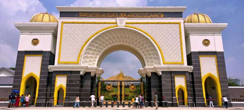 The Great Kuala Lumpur Tour with KL Tower Ticket & Lunch - Optional add-ons: batik workshop and Beryl’s Chocolate Kingdom